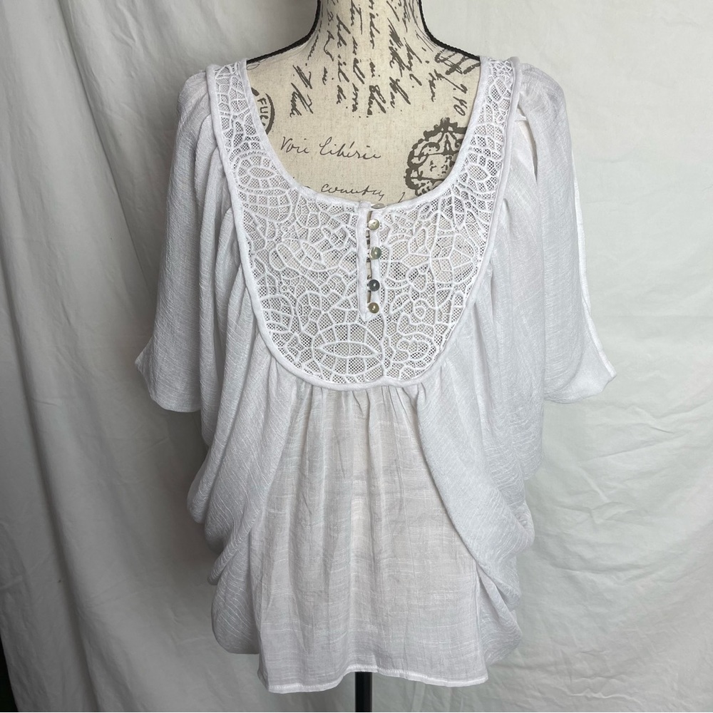 AZUCAR  White Flowy Blouse with Mesh Detail Size L -  NWT